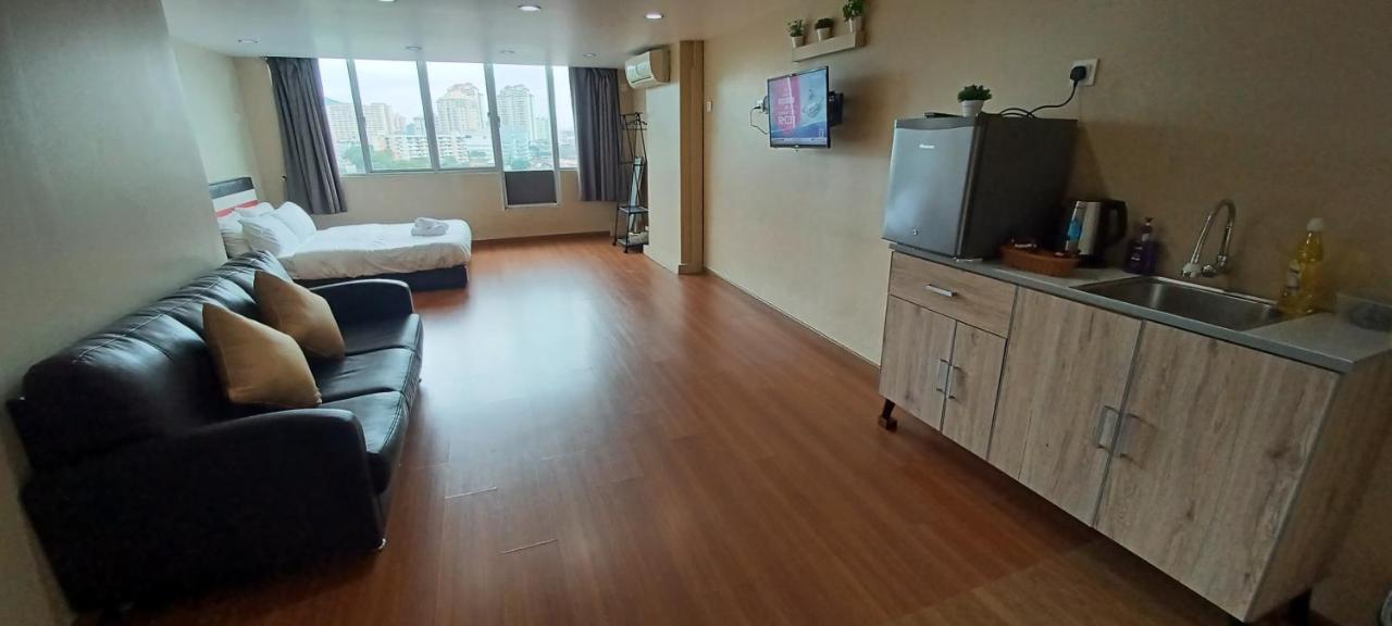 Big Big World At The Ceo Studio Penang Bayan Lepas Exterior foto