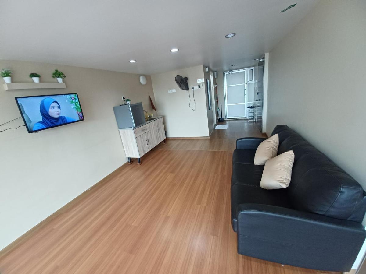 Big Big World At The Ceo Studio Penang Bayan Lepas Exterior foto